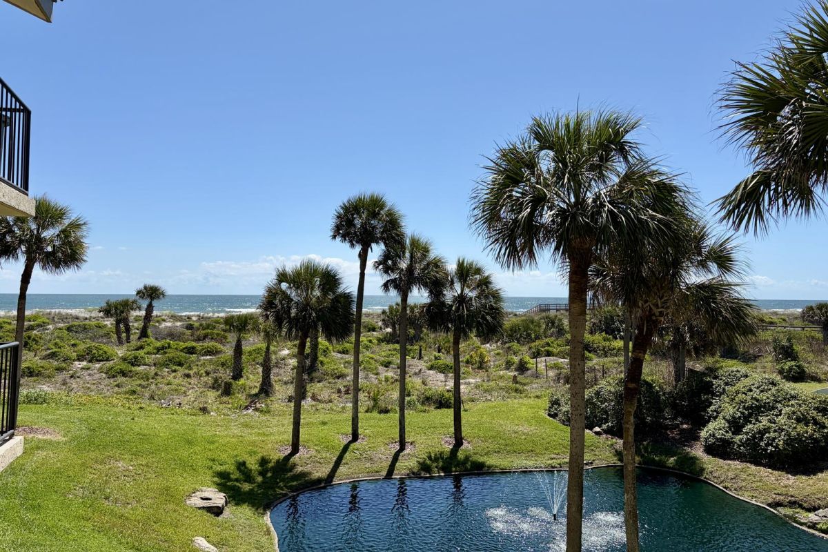 Ocean side view/lagoon view from balcony