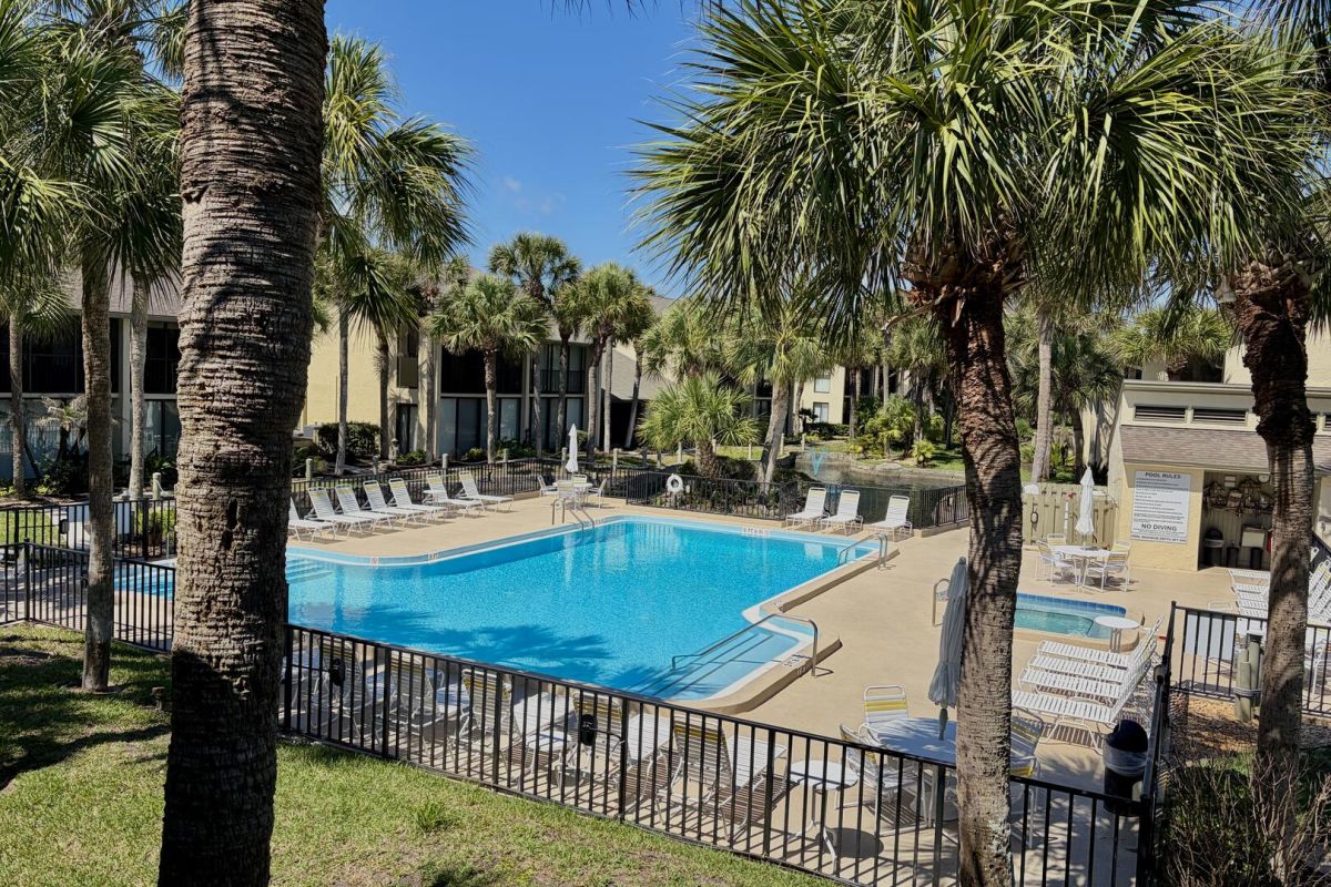 Village Las Palmas pool area