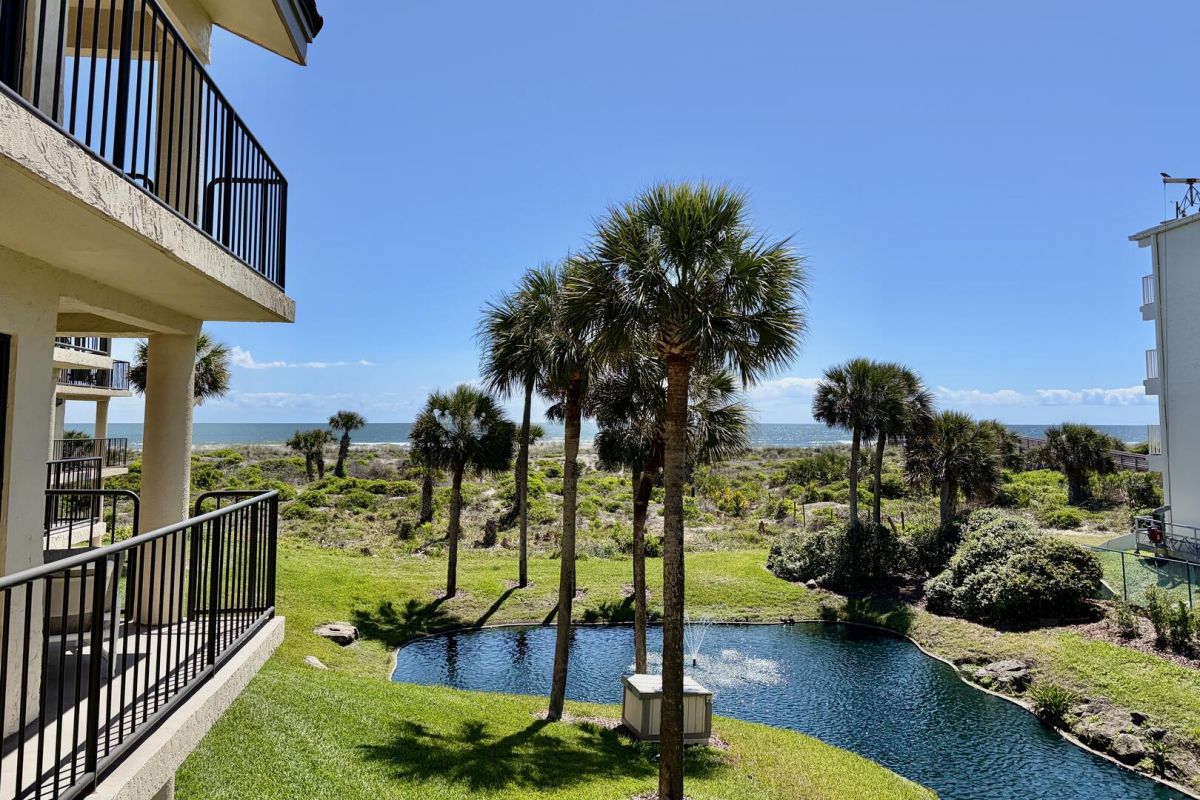 Ocean side view/lagoon view from balcony