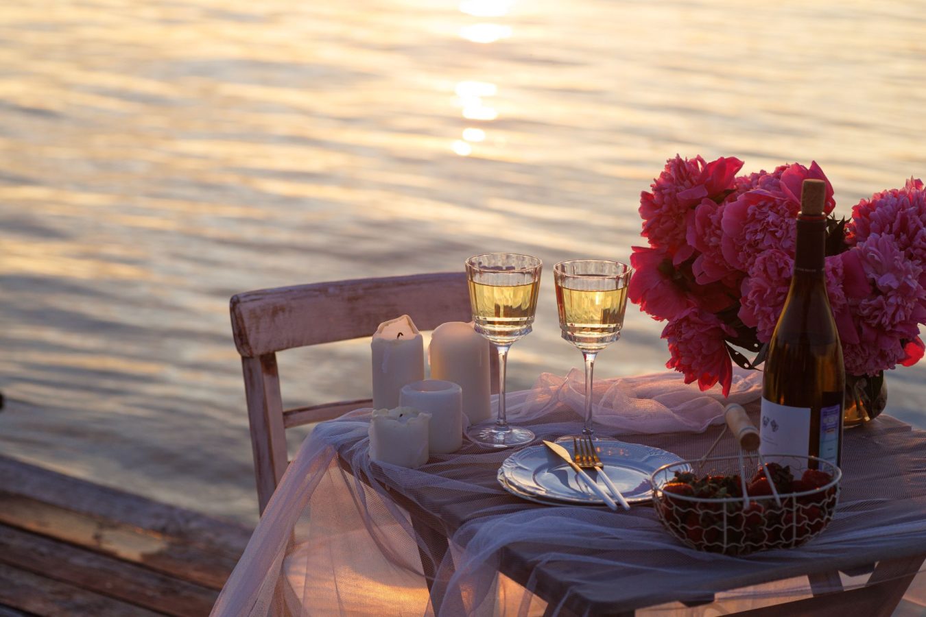 romantic oceanfront dining