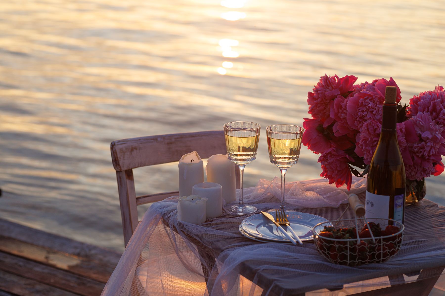 romantic oceanfront dining